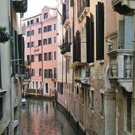 Uma Apartments Venice Exterior photo