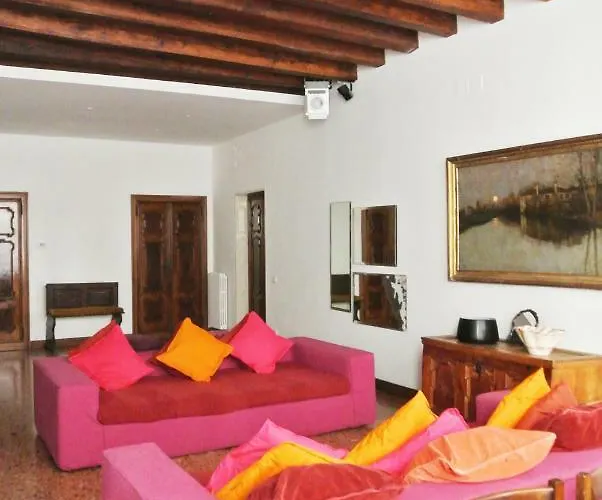 Uma Apartments
